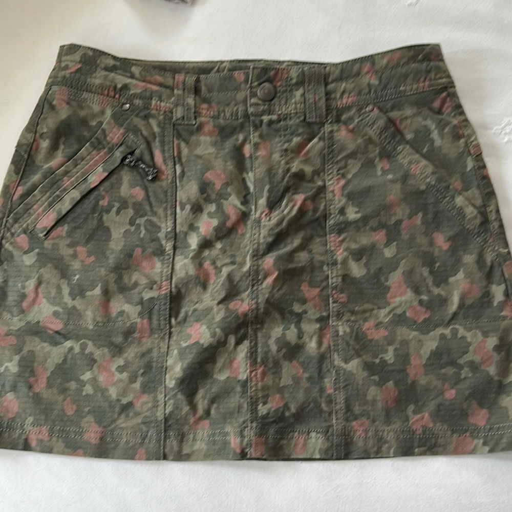 Title nine Big B Skort Wailea Camo size 4 - worn once!